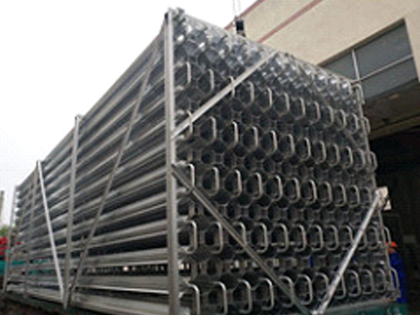 Carbon dioxide air-heated vaporizer